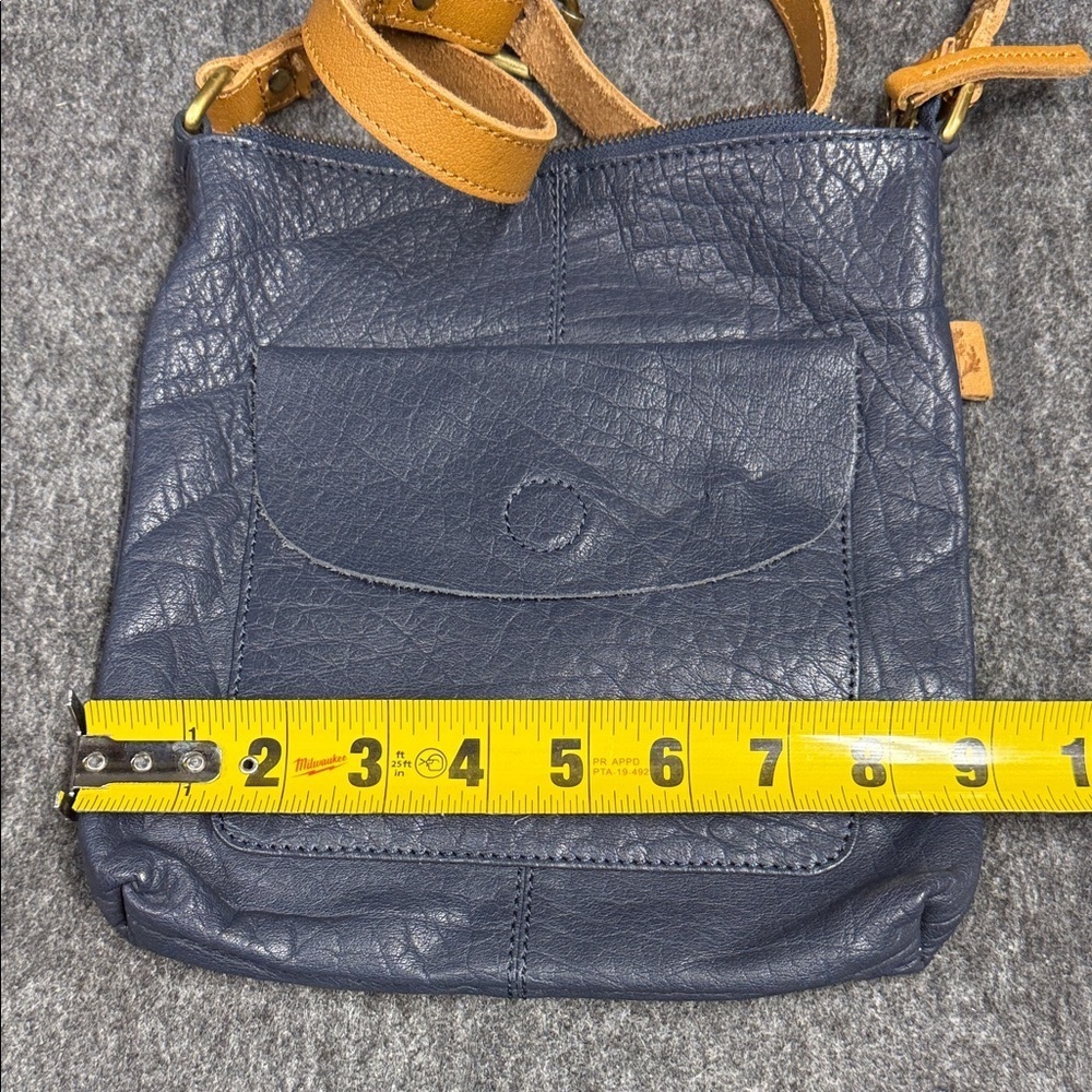 Elegant Navy Leather Crossbody Bag - Picture 7 of 8